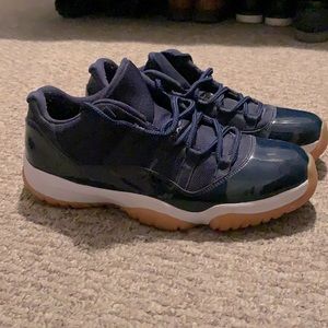 Jordan 11 low Navy Gum
